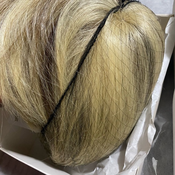 Uniwigs Short Synthetic Monofilament Wigs Lot Of 4 - Picture 4 of 12